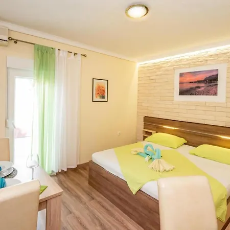Goldfield Gradac (Split-Dalmatia)